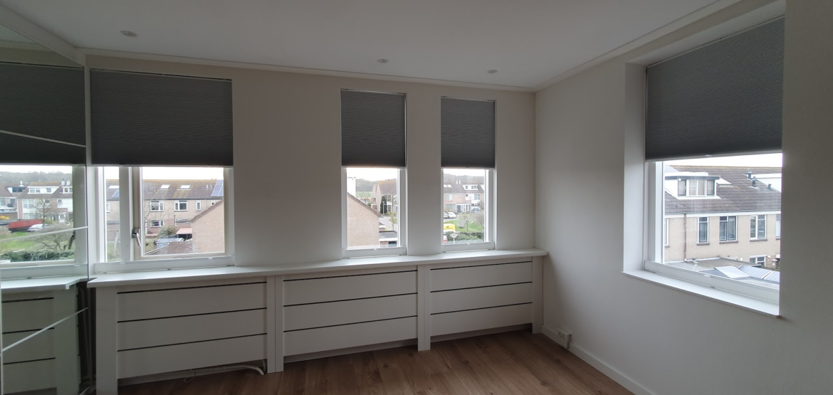 Je ruimte verduisteren met zonwering of raamdecoratie Je ruimte verduisteren met zonwering of raamdecoratie