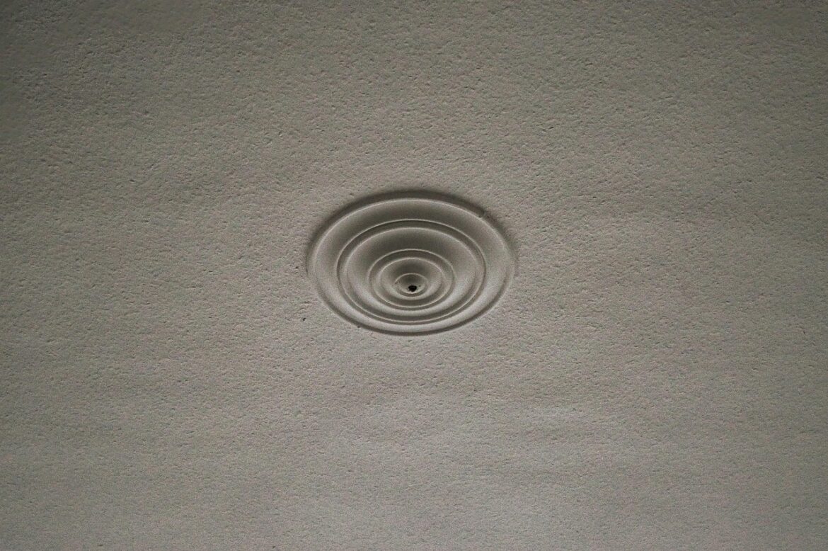 Akoestische plafondpanelen als onzichtbare rustlaag in je ruimte