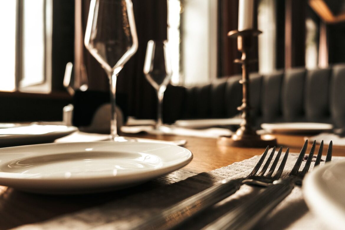 Een warme eethoek begint bij de juiste tafel
